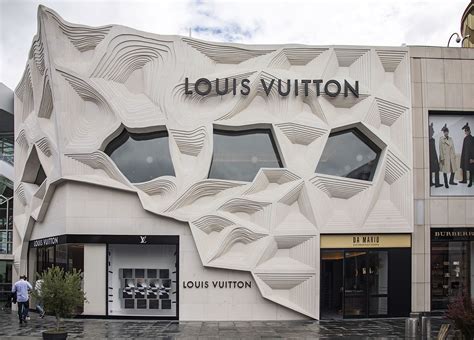 parking louis vuitton